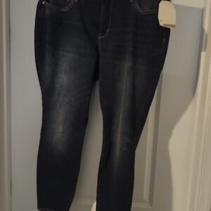 Wonderly Dark Wash Ankle Jeans